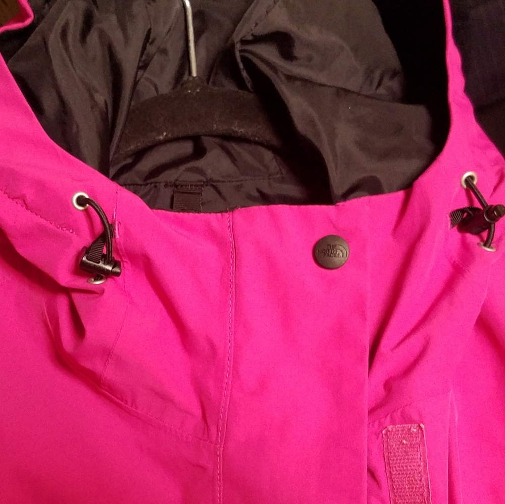 EUC/LN TNF Hyvent Raspberry Pink Snow rain jacket - Picture 14 of 16
